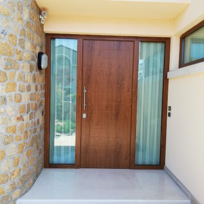 Porta con fissi laterali